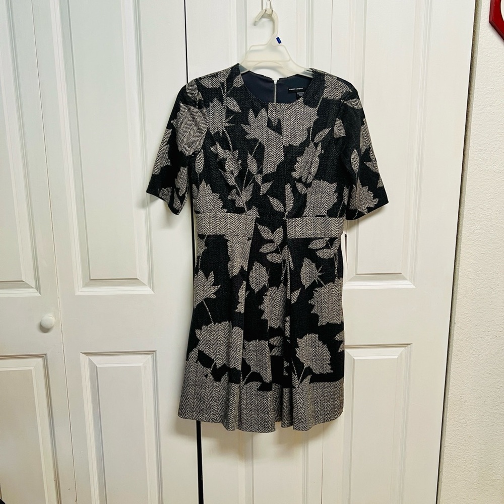 Maggy London Black and Gray Leaf Pattern Pleated Dress Size 14 NWT